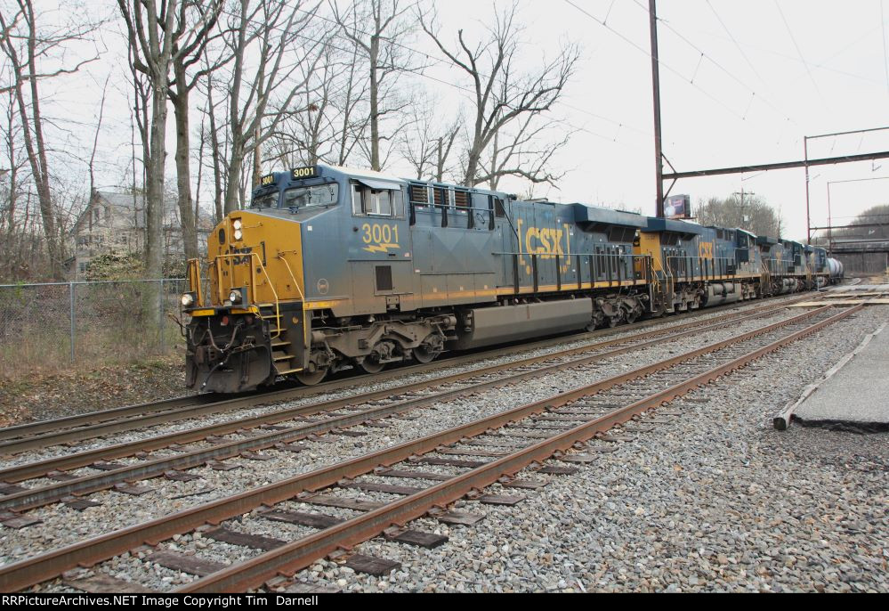 CSX 3001 leads M404